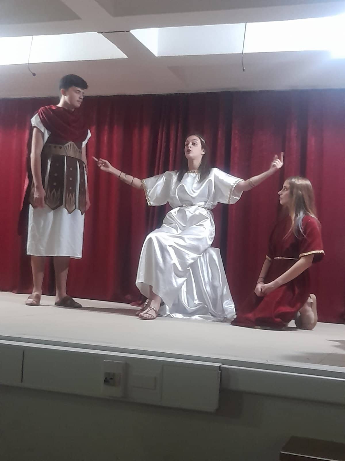 ΘΕΑΤΡΟ 4